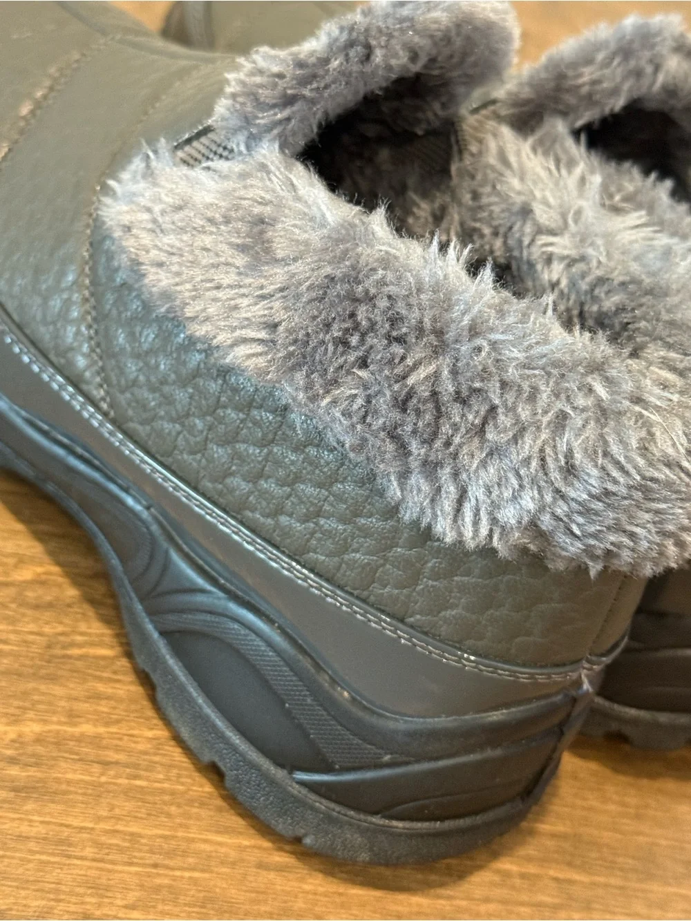 Women’s Easy Street Flurry Gray Waterproof Winter Booties Faux Fur Trim 8.5